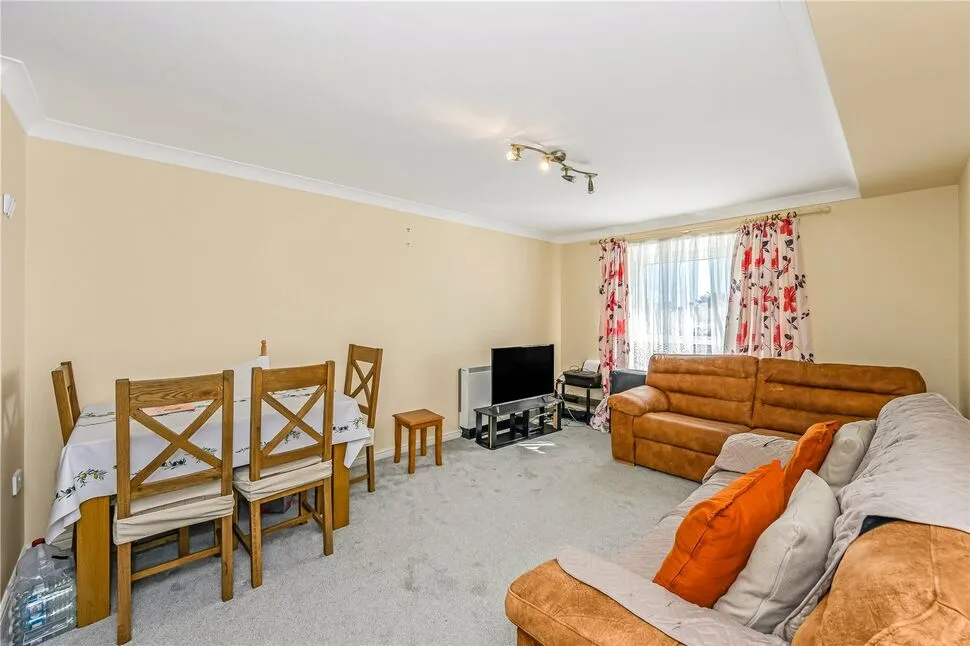 Goresbrook Road, Dagenham, RM9, photo 2