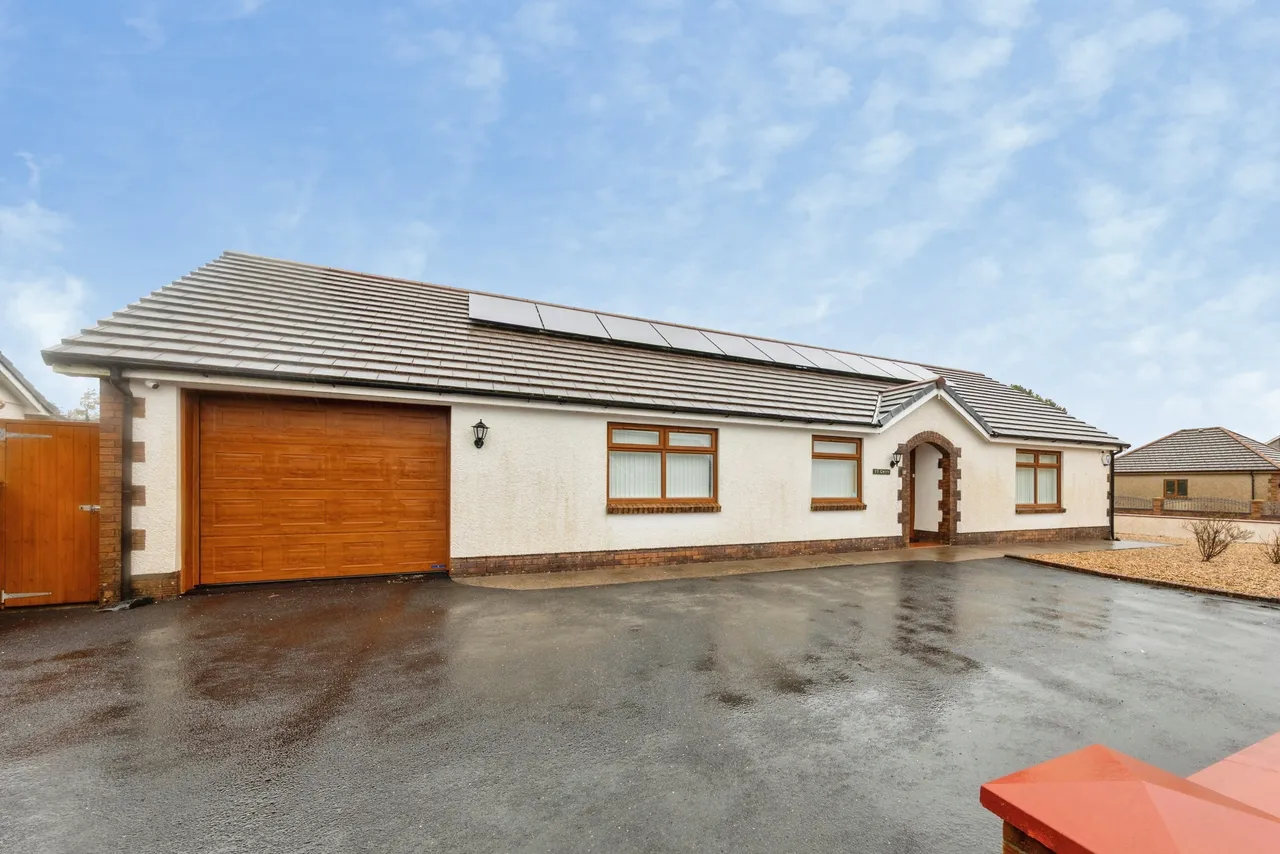 3 bed house for sale — Rhoslan, Llanelli