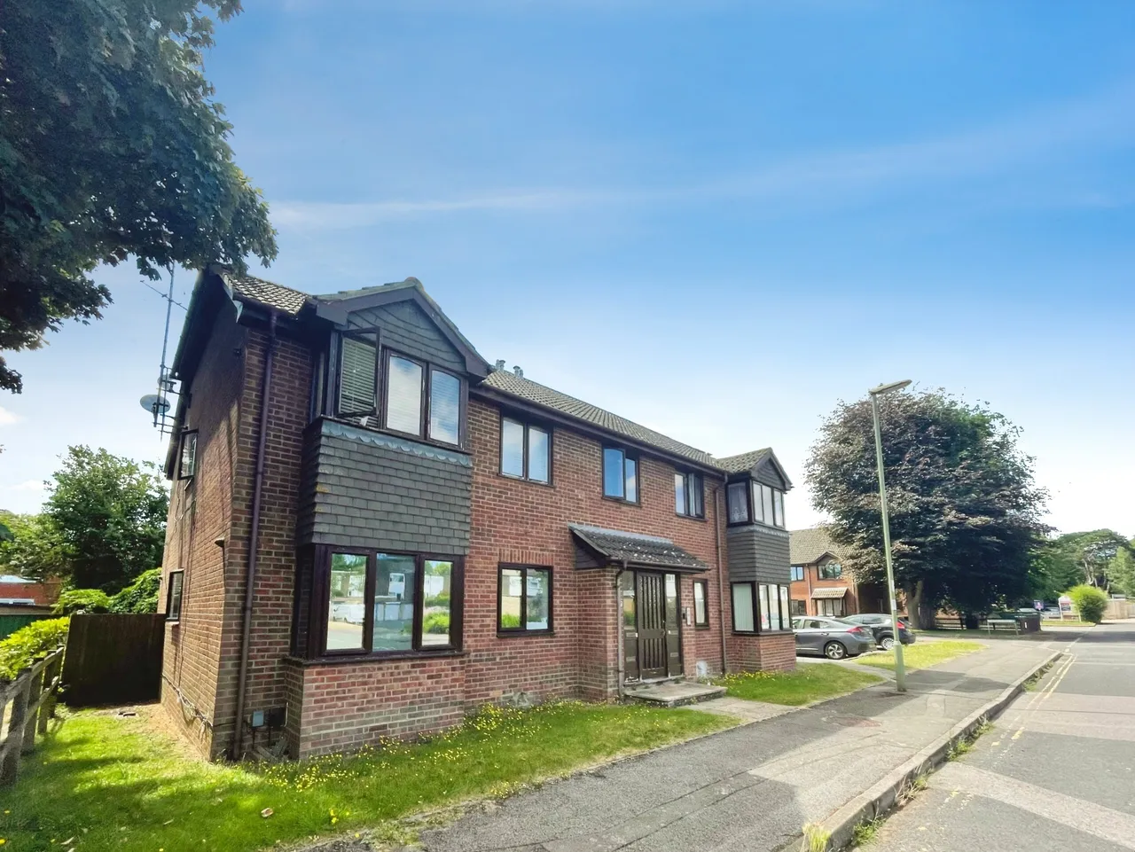 2 bed flat for sale — Flat 2, Kingsvale Court Pittard Road, Basingstoke, Basingstoke, RG21 8UF