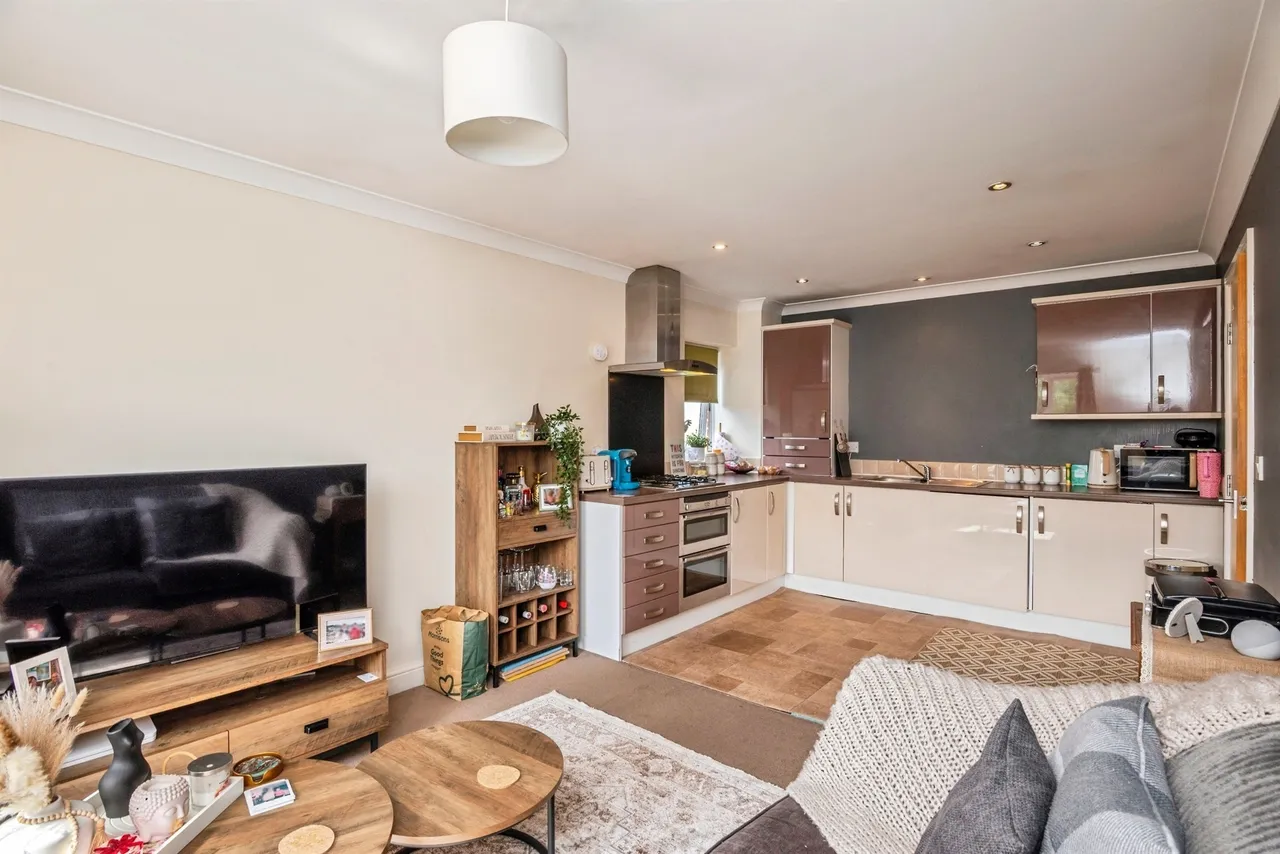 Sky Court, Worcester, photo 6