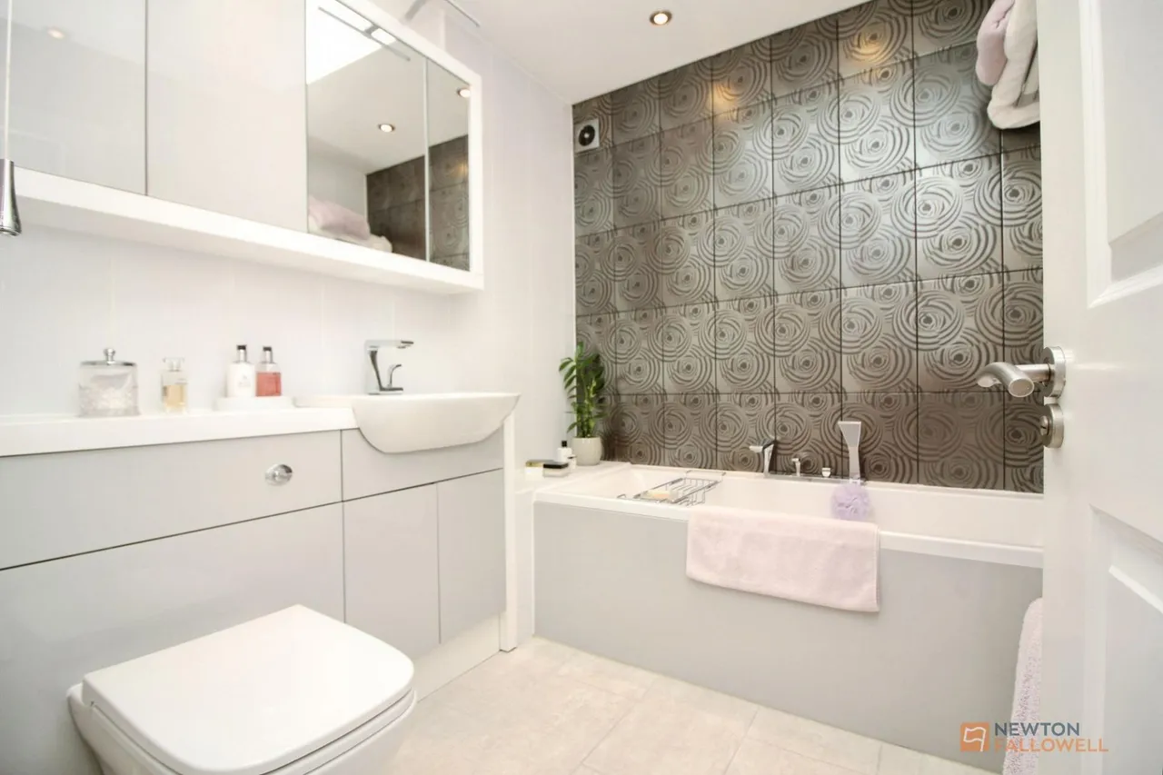 Ambergate Drive, Birstall, LE4, photo 13