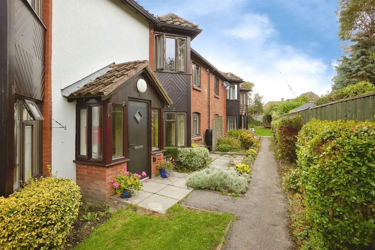 2 bed flat for sale — St. Edwards Court, Shaftesbury