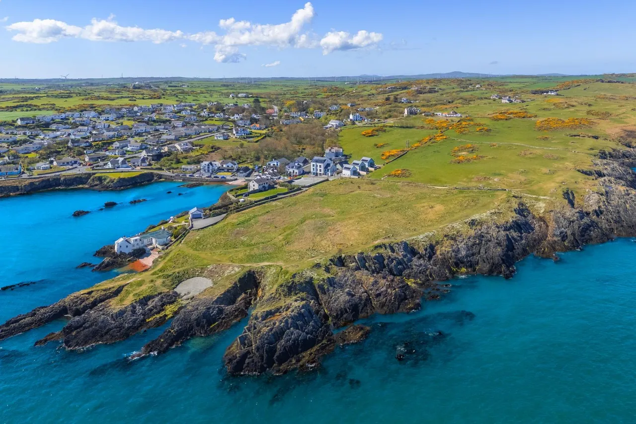 Bull Bay, Amlwch, LL68, photo 19