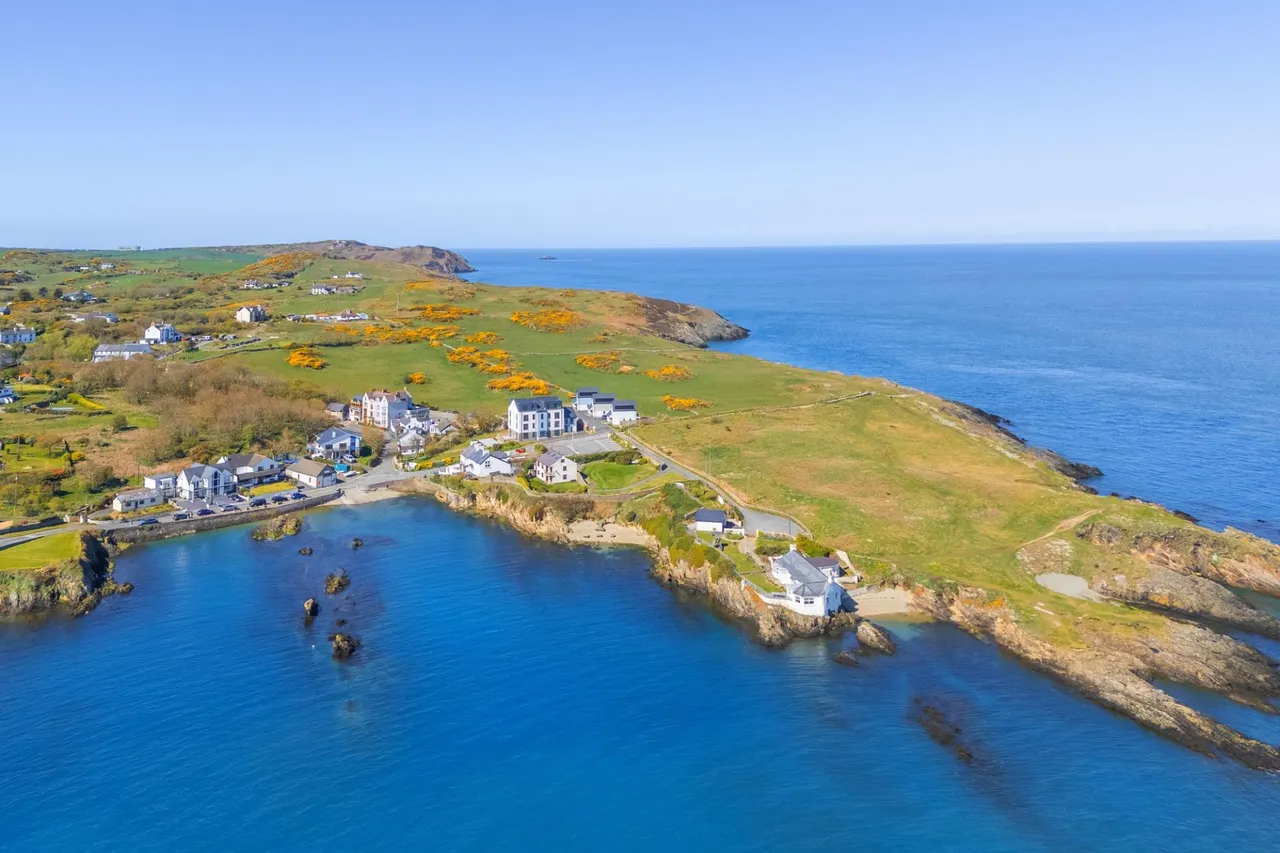 Bull Bay, Amlwch, LL68, photo 3