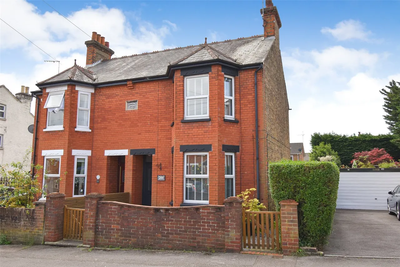 3 bed house for sale — Holly Road, Aldershot, Hampshire, GU12 4SE