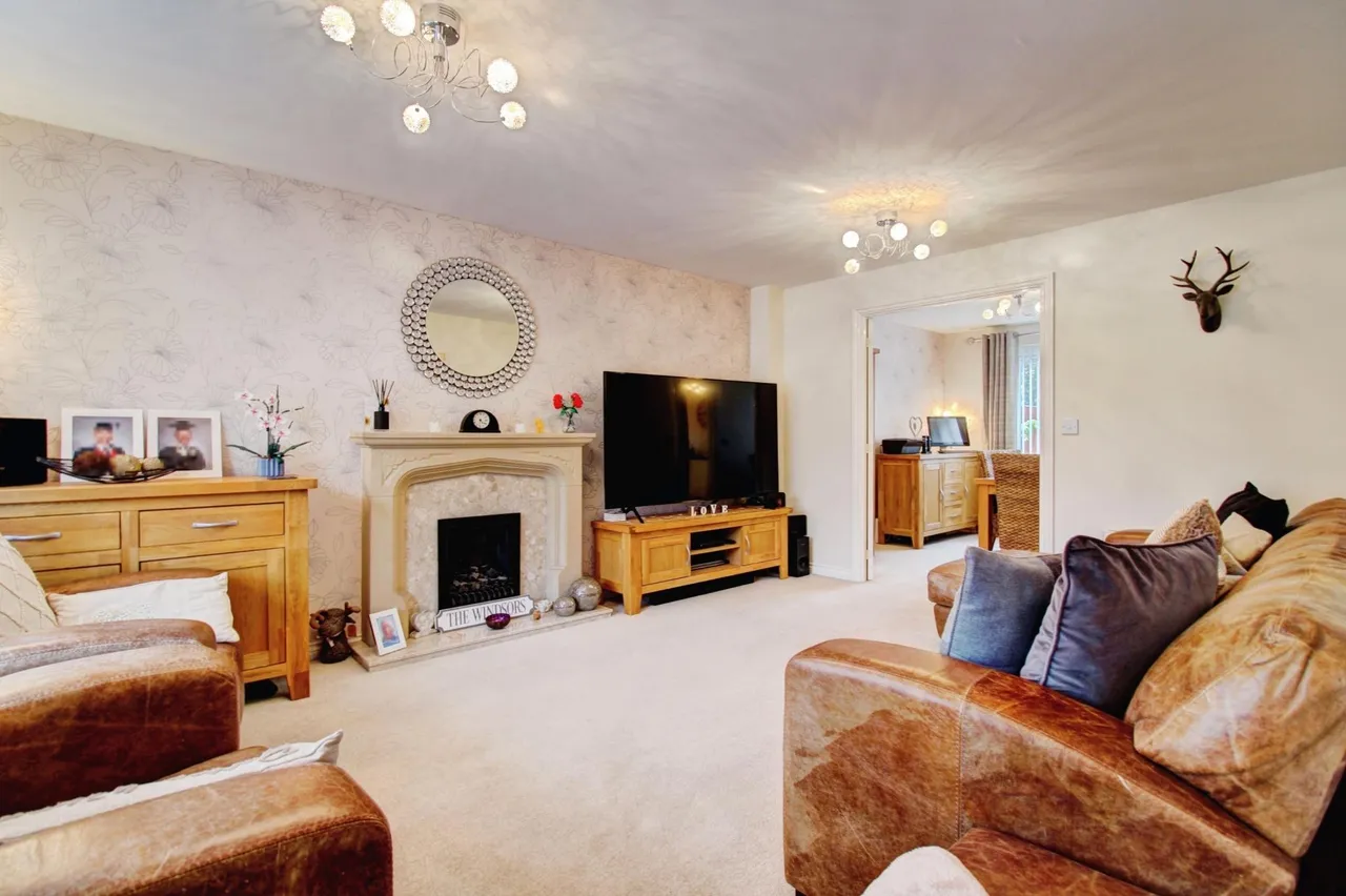 Canterbury Drive, Rugeley, WS15, photo 2