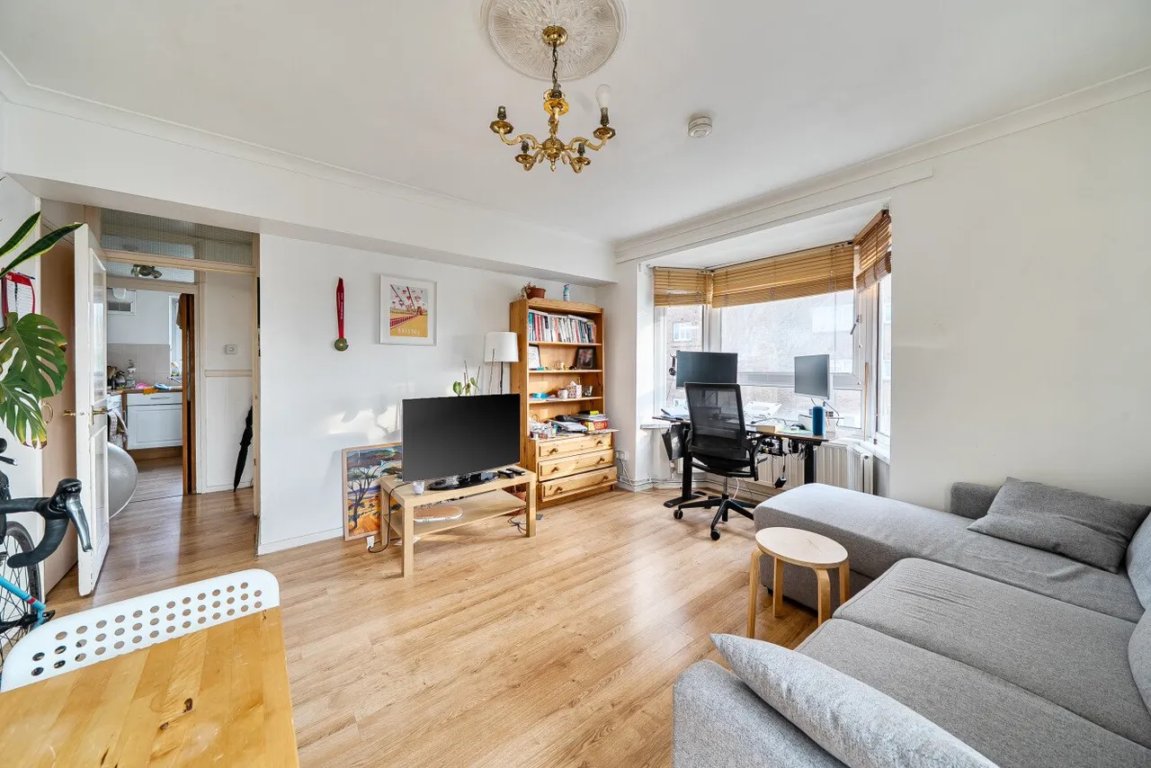 Kennington Park Road, Kennington, London, SE11, photo 2