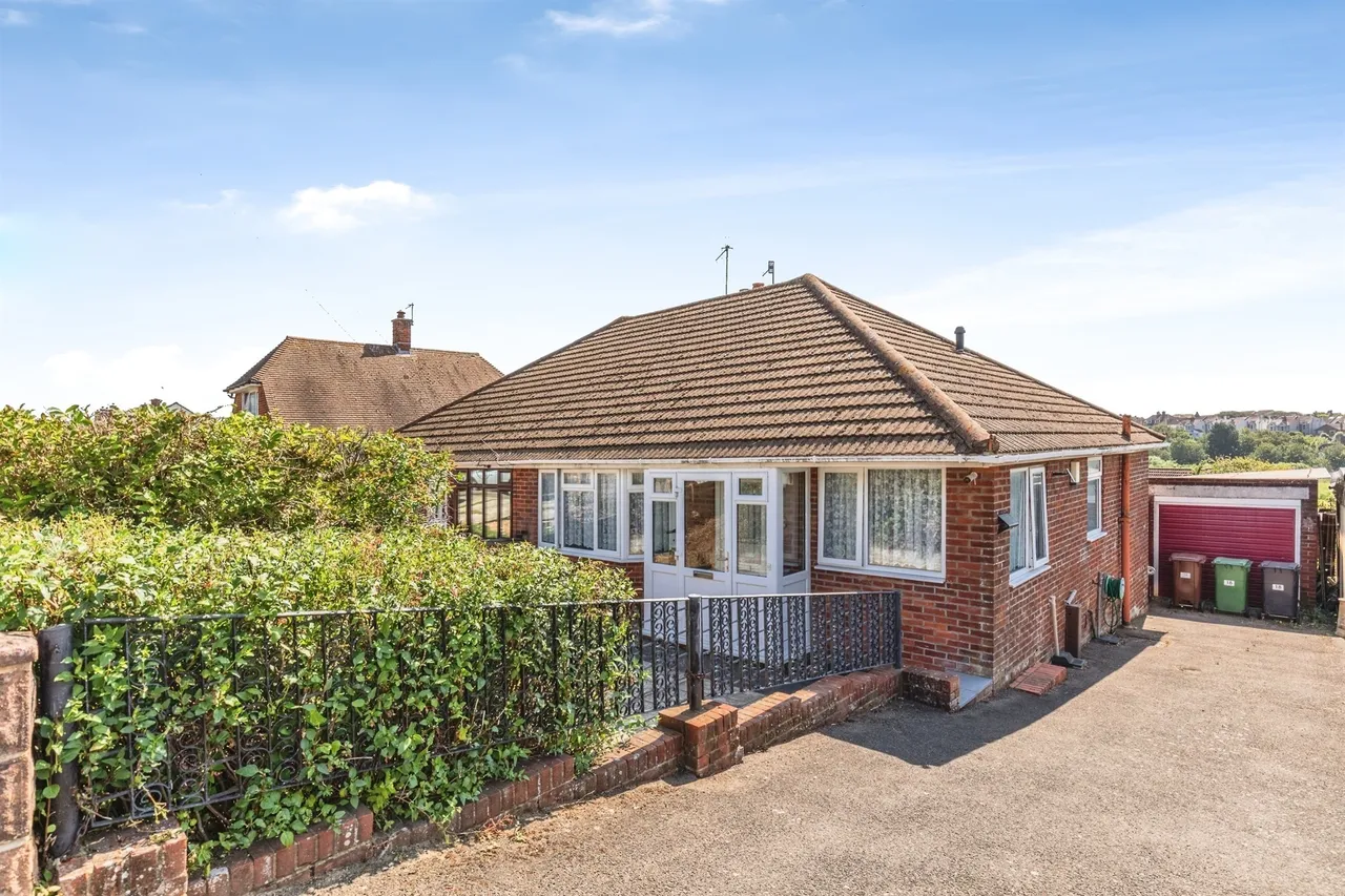 2 bed house for sale — William Road, St. Leonards-On-Sea