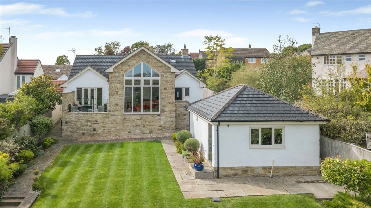 4 bed house for sale — Fulwith Grove, Harrogate, North Yorkshire, HG2 8HN