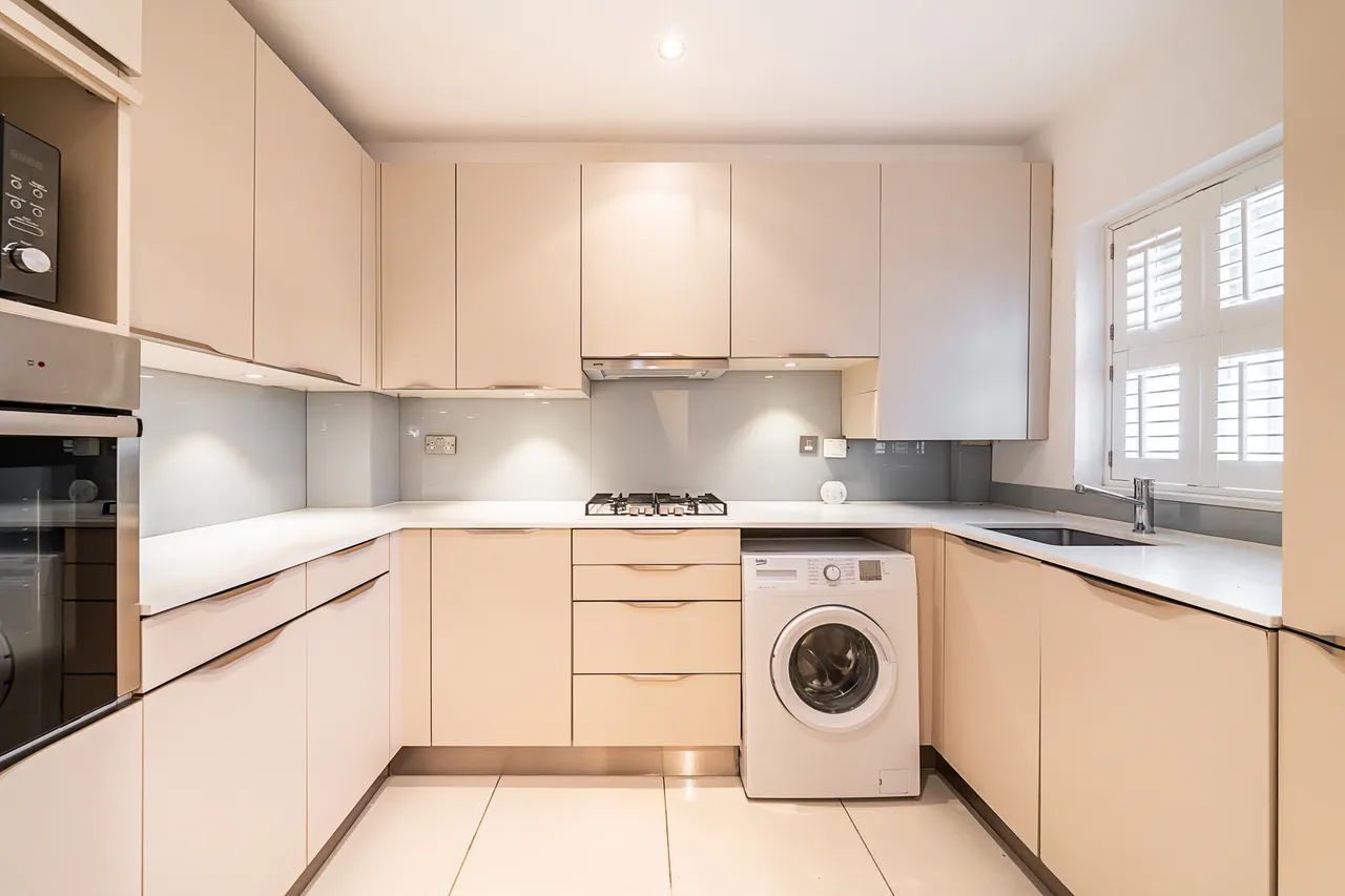 Wycliffe Road, London, SW11, photo 2