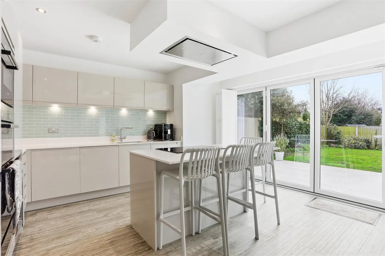 Halliday Close, Epsom, KT17 1AZ, photo 3