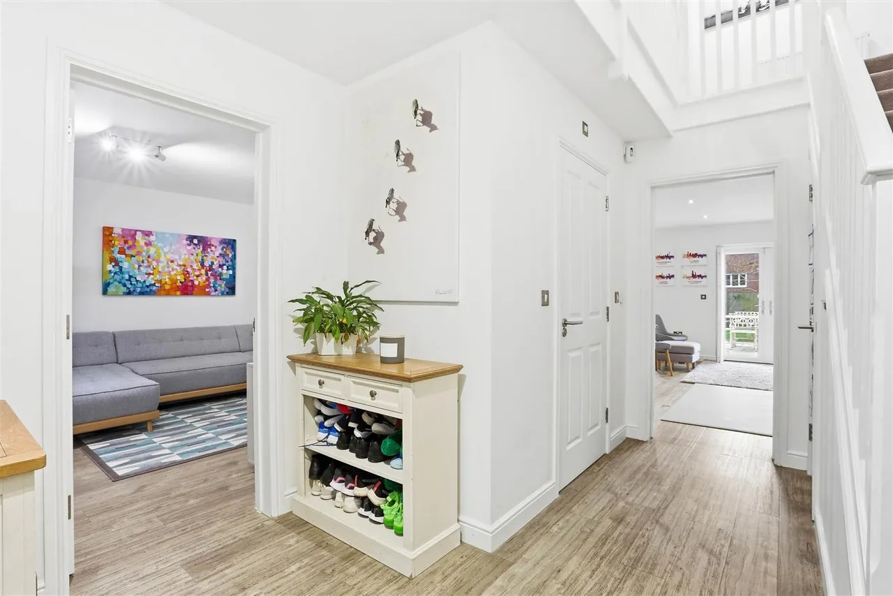 Halliday Close, Epsom, KT17 1AZ, photo 11