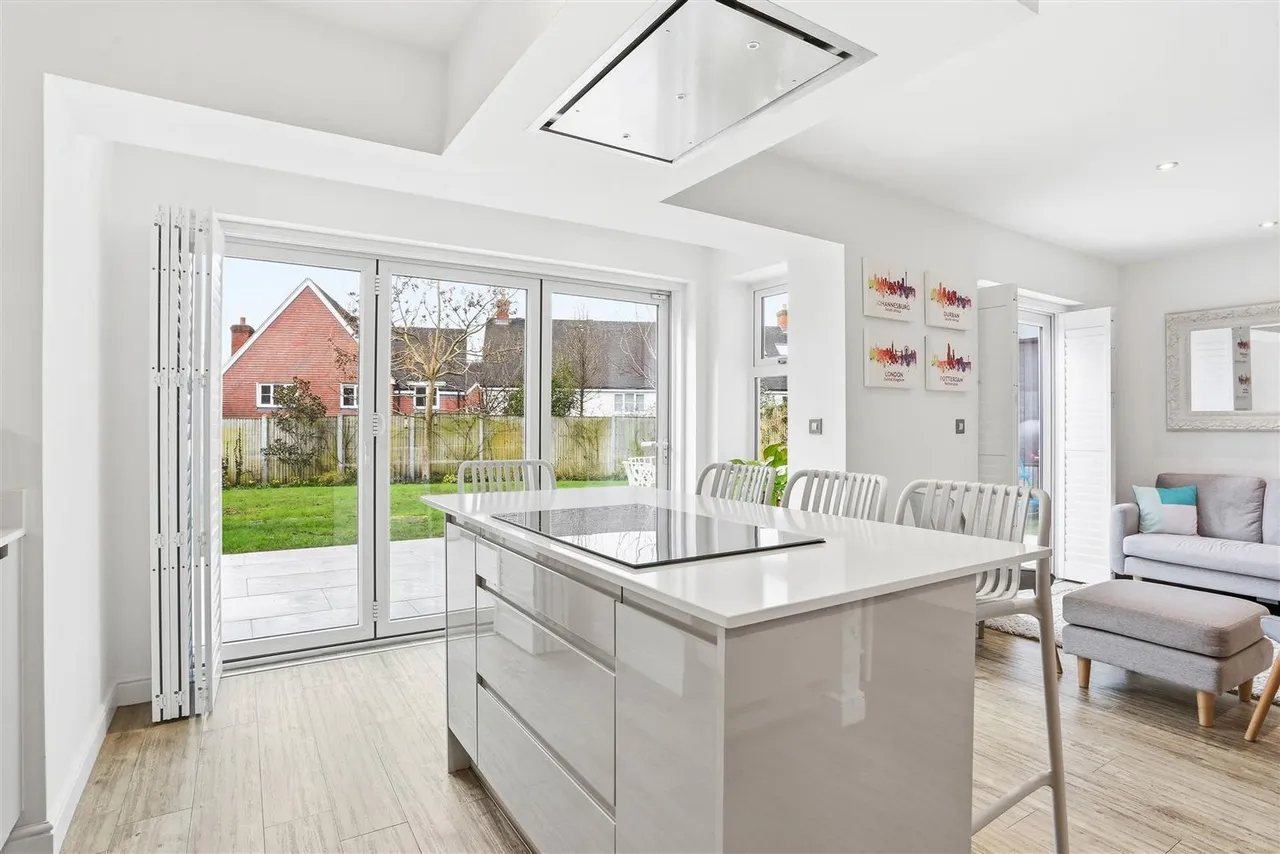 Halliday Close, Epsom, KT17 1AZ, photo 7