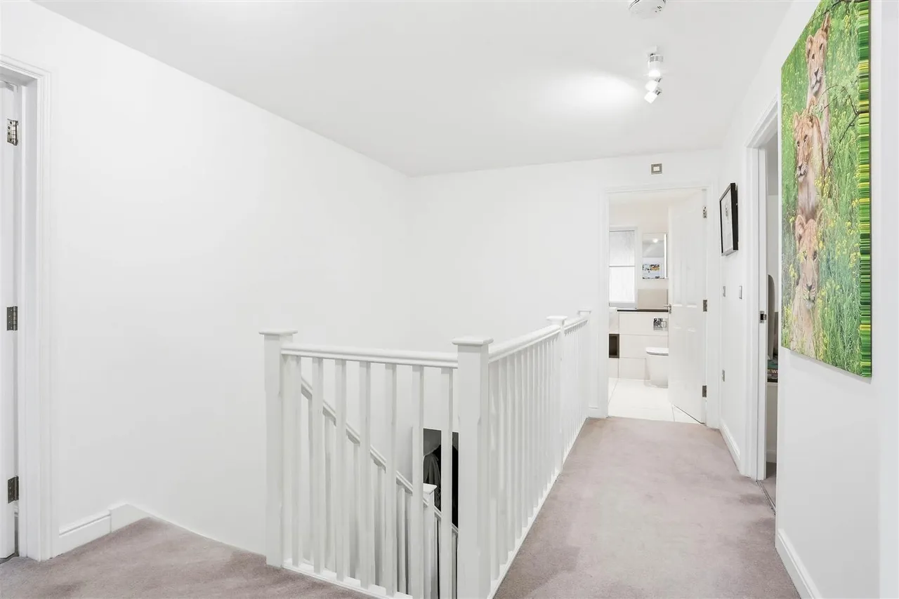 Halliday Close, Epsom, KT17 1AZ, photo 19