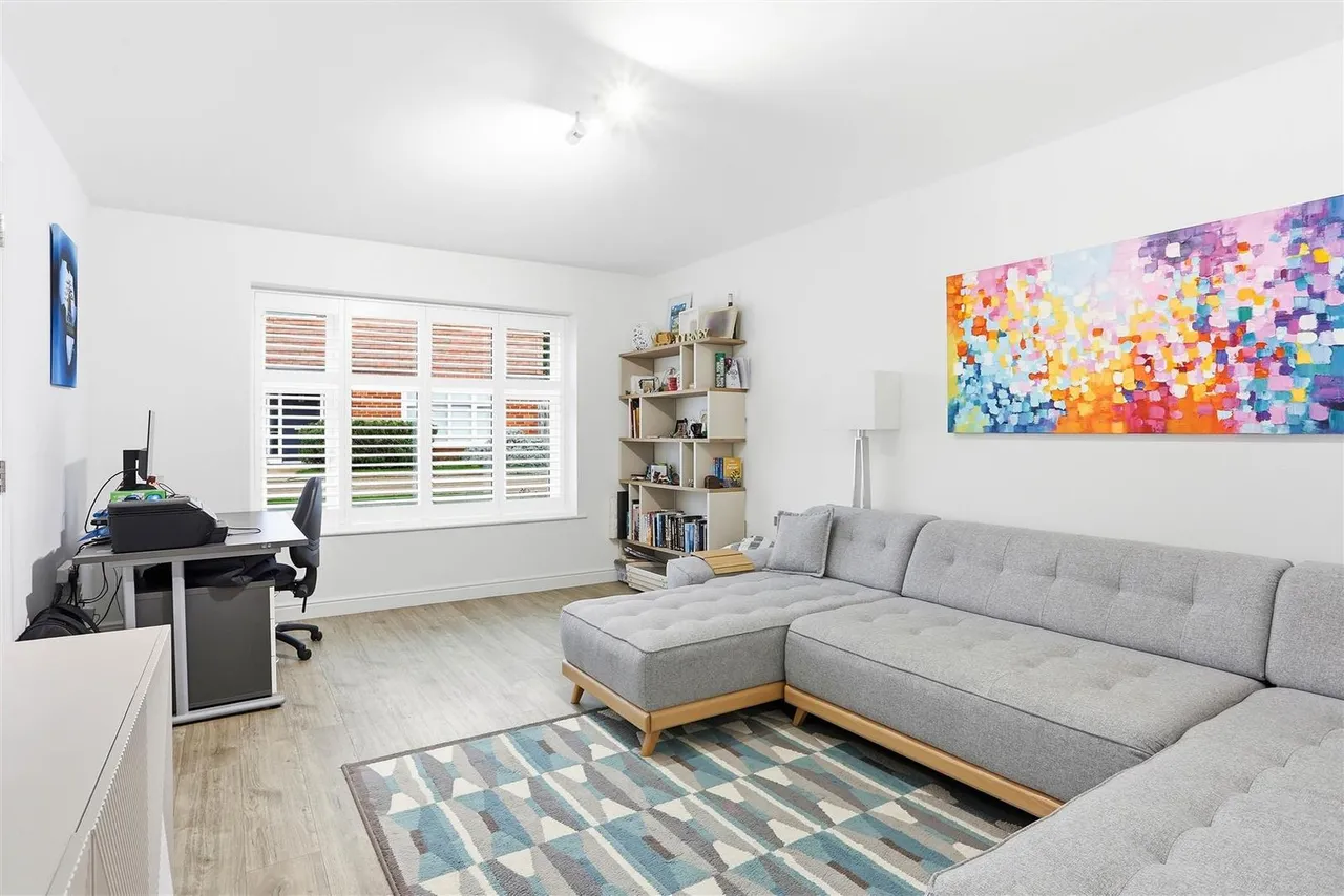 Halliday Close, Epsom, KT17 1AZ, photo 10