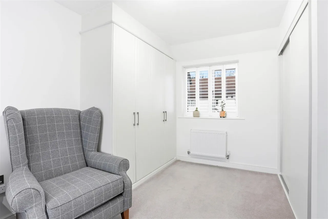 Halliday Close, Epsom, KT17 1AZ, photo 28