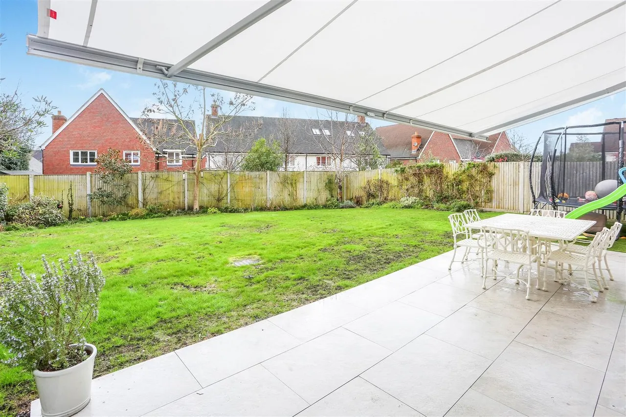 Halliday Close, Epsom, KT17 1AZ, photo 14