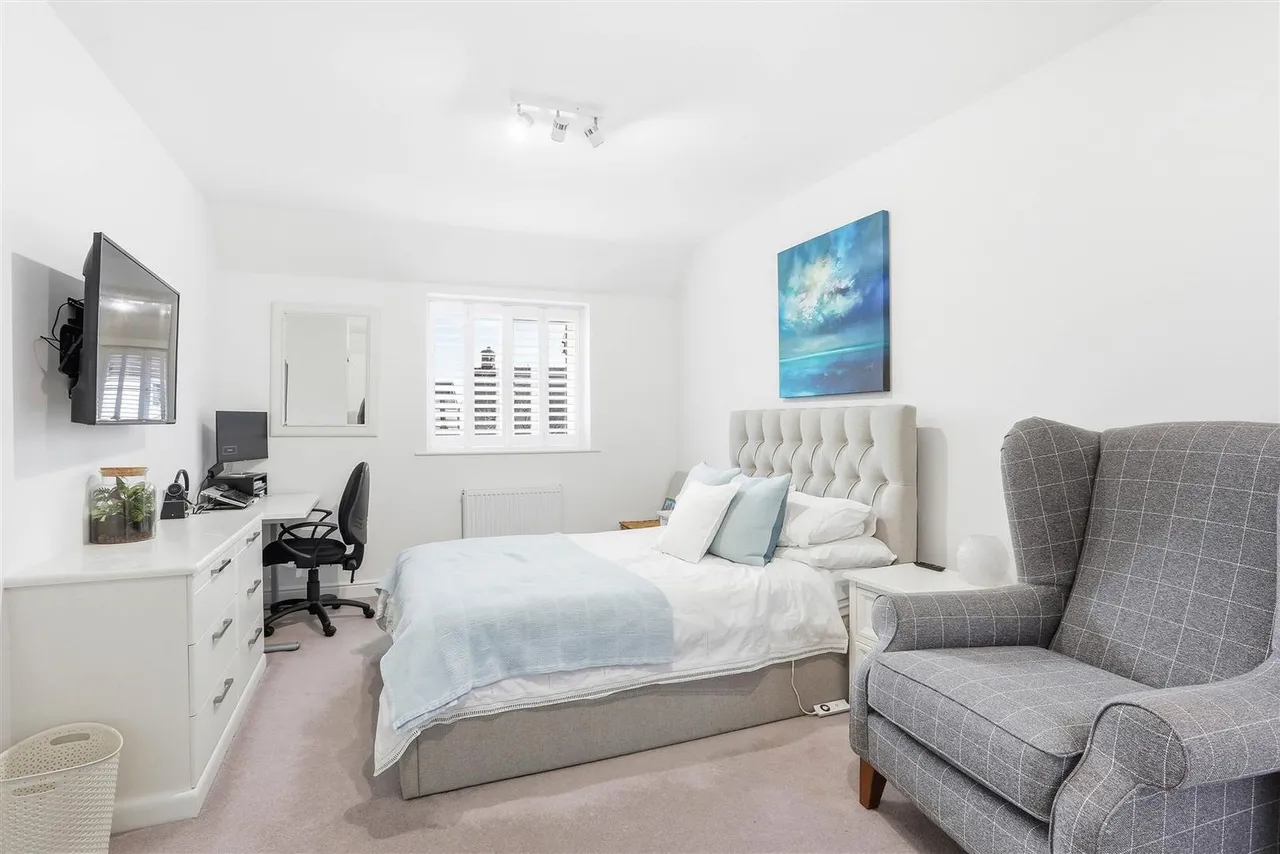 Halliday Close, Epsom, KT17 1AZ, photo 24