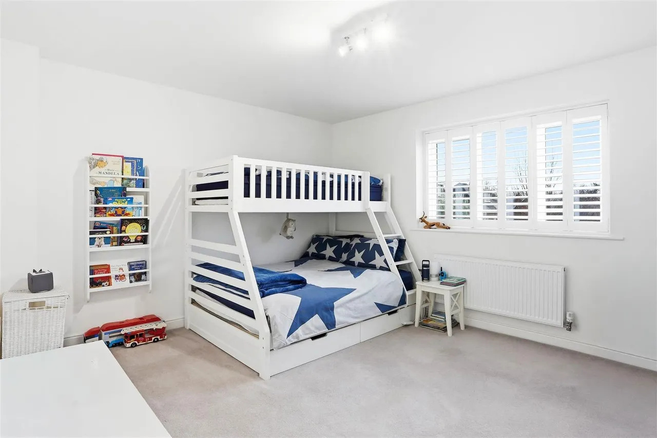 Halliday Close, Epsom, KT17 1AZ, photo 29