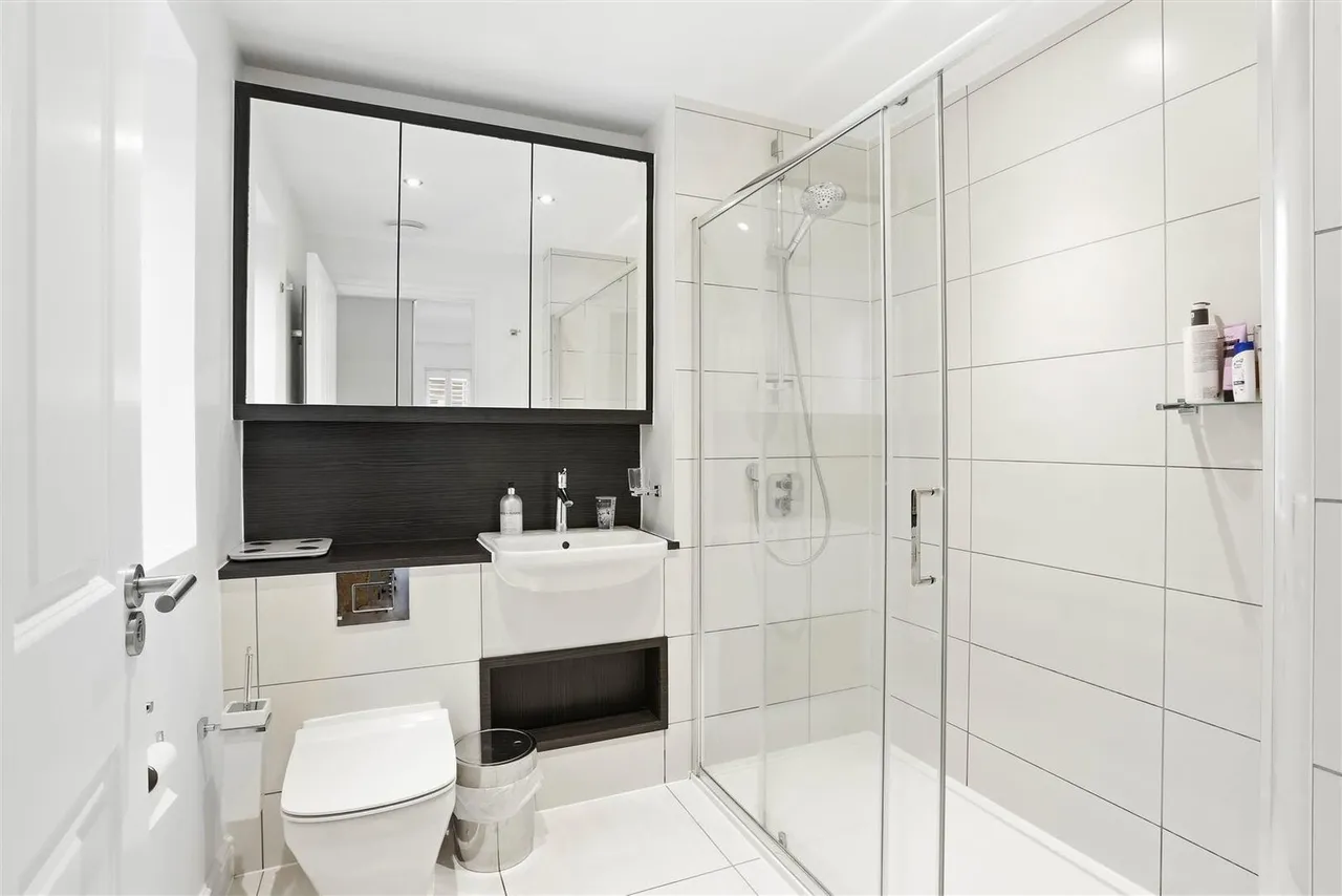 Halliday Close, Epsom, KT17 1AZ, photo 21
