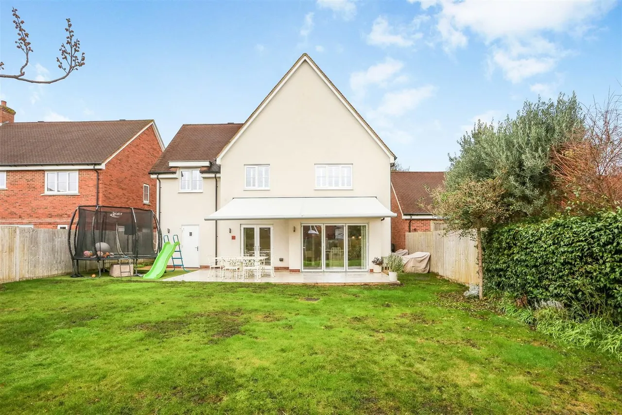 Halliday Close, Epsom, KT17 1AZ, photo 17