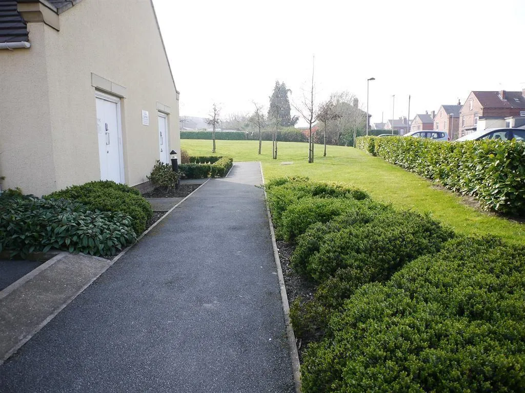 Whitehall Green, LS12, photo 8