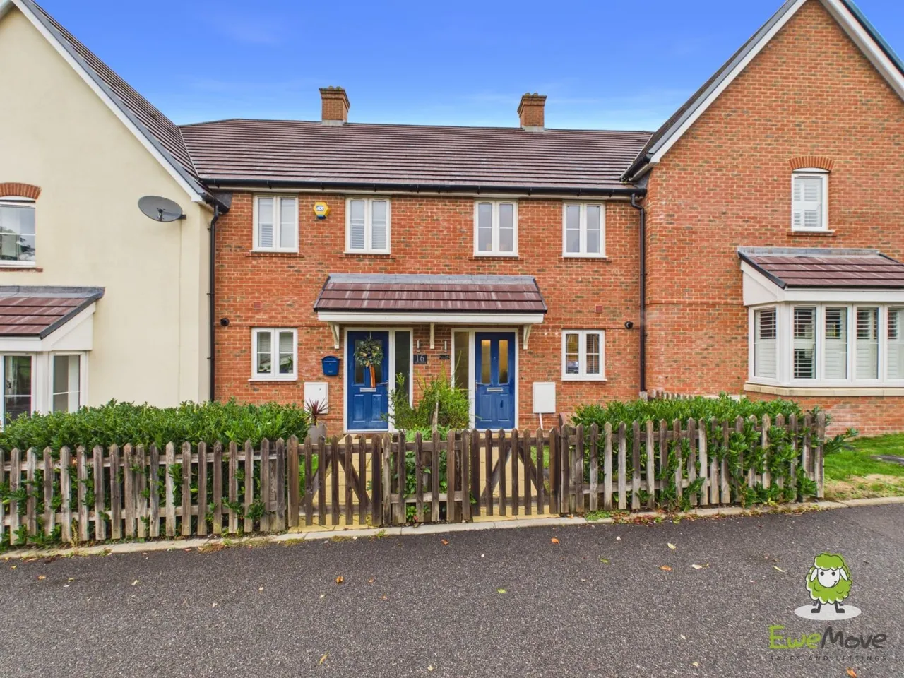 2 bed house for sale, White Clover Drive, Basingstoke, RG23