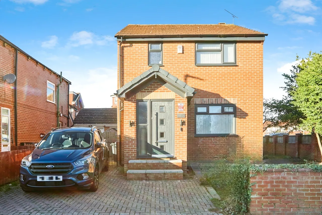 4 bed house for sale — Grange Park Road, Leeds