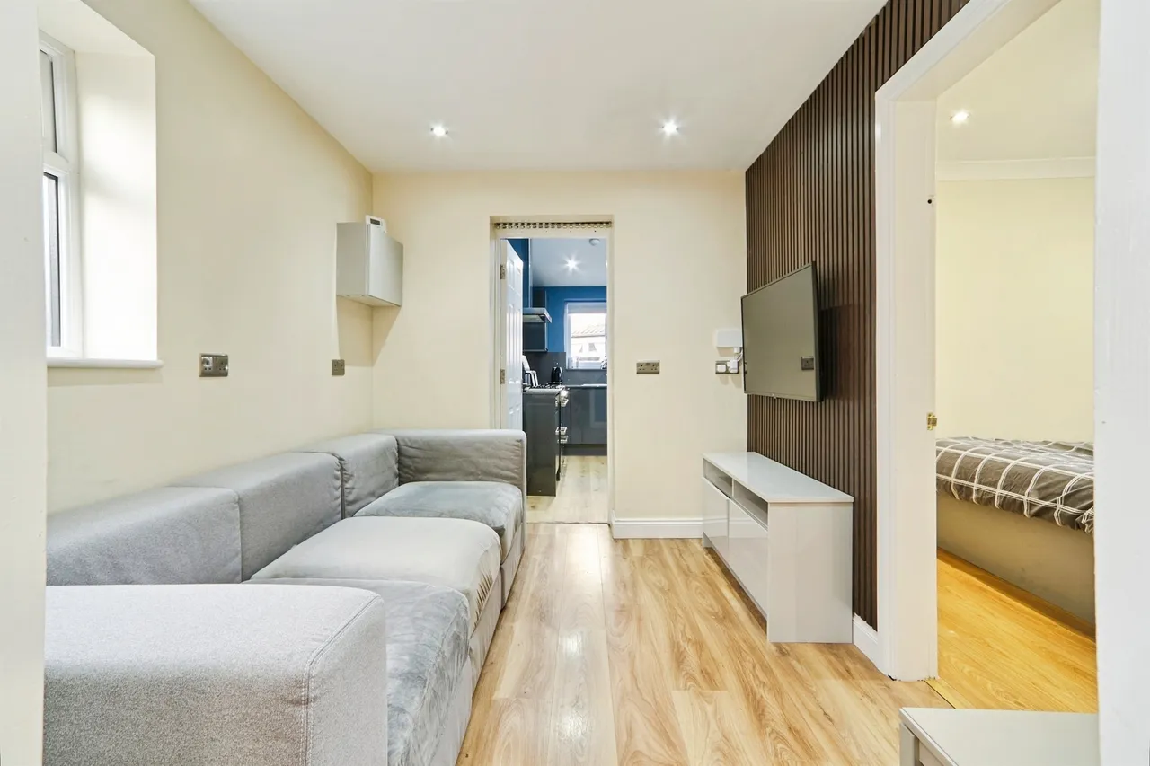 Grange Park Road, Leeds, photo 6