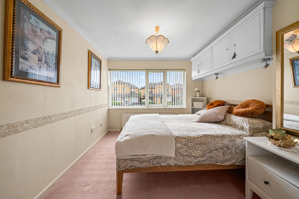 Hanworth Lane, Chertsey KT16 9JX, photo 7