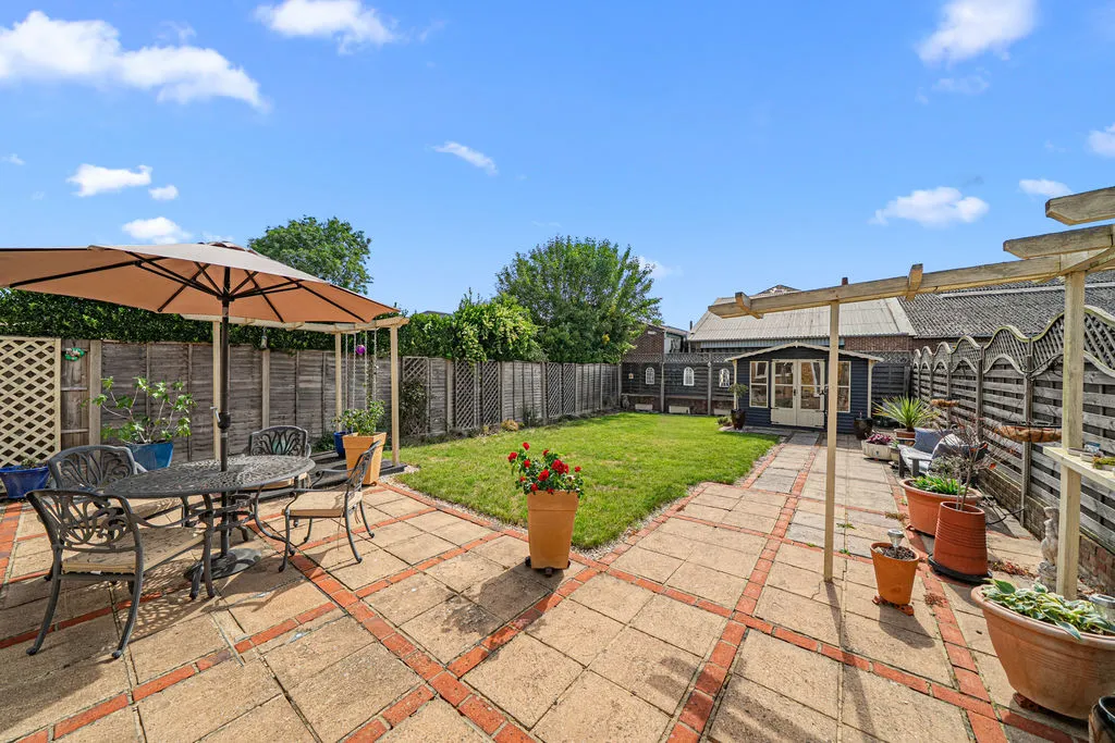 Hanworth Lane, Chertsey KT16 9JX, photo 14