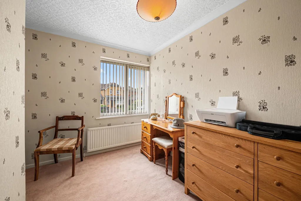 Hanworth Lane, Chertsey KT16 9JX, photo 9