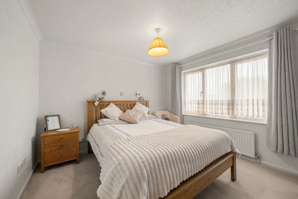 Hanworth Lane, Chertsey KT16 9JX, photo 8