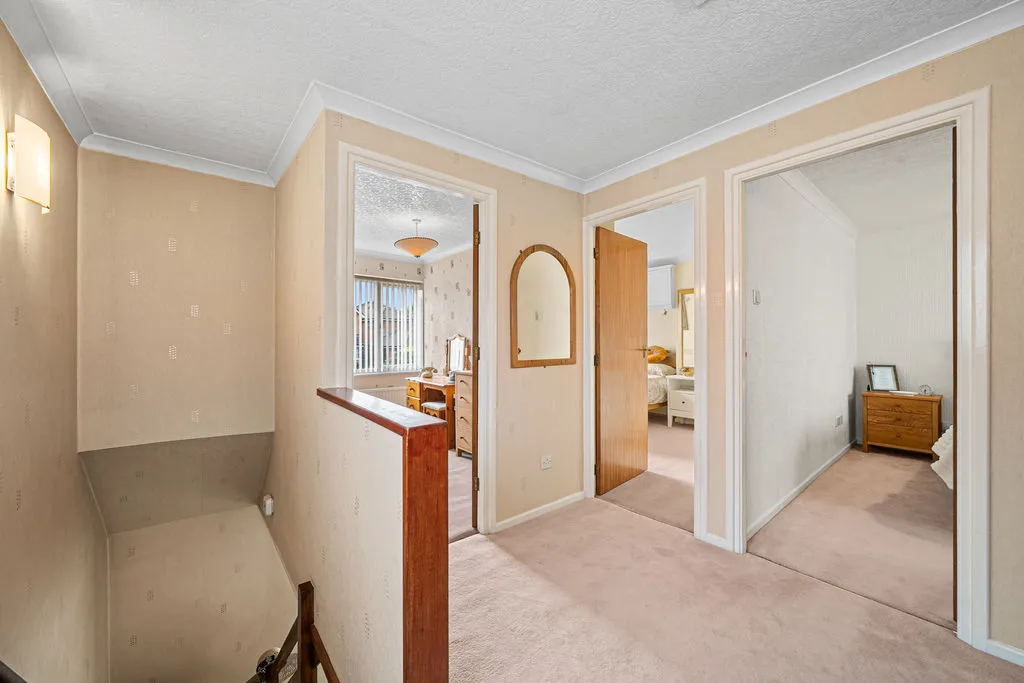 Hanworth Lane, Chertsey KT16 9JX, photo 10