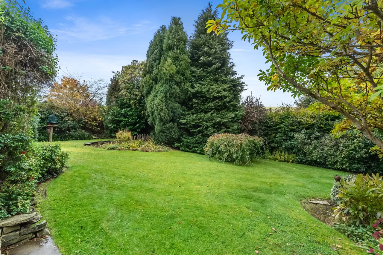 Brocklehurst Drive, Macclesfield, photo 3