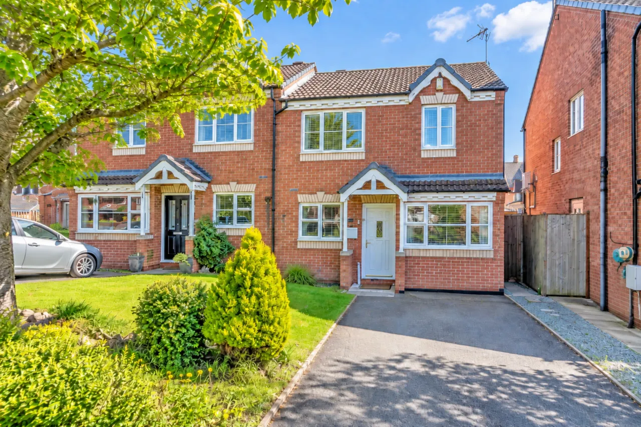 3 bed property for sale, Teddesley Way, Cannock