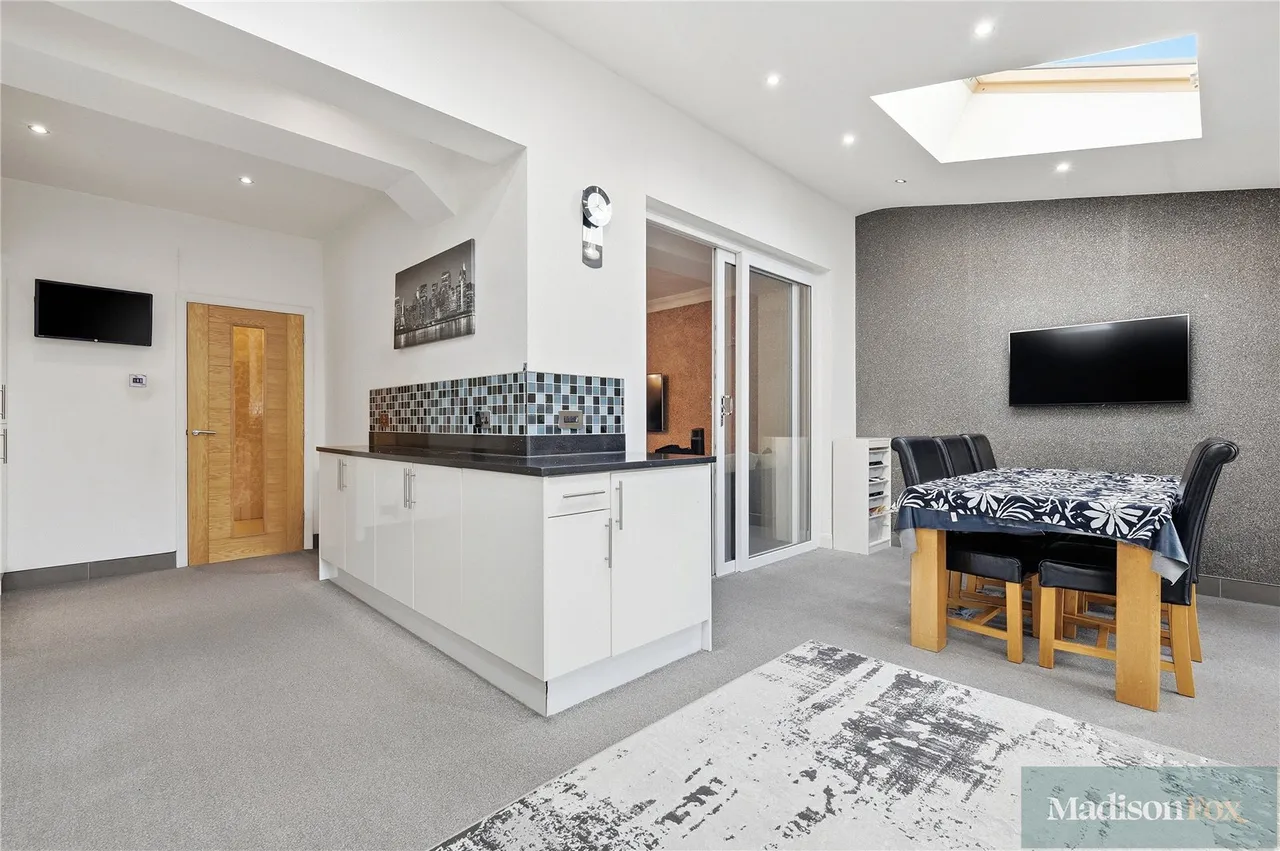 Greenleafe Drive, Ilford, IG6, photo 9