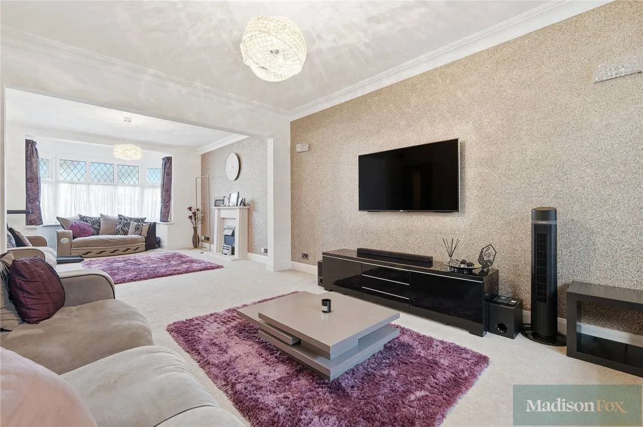 Greenleafe Drive, Ilford, IG6, photo 3