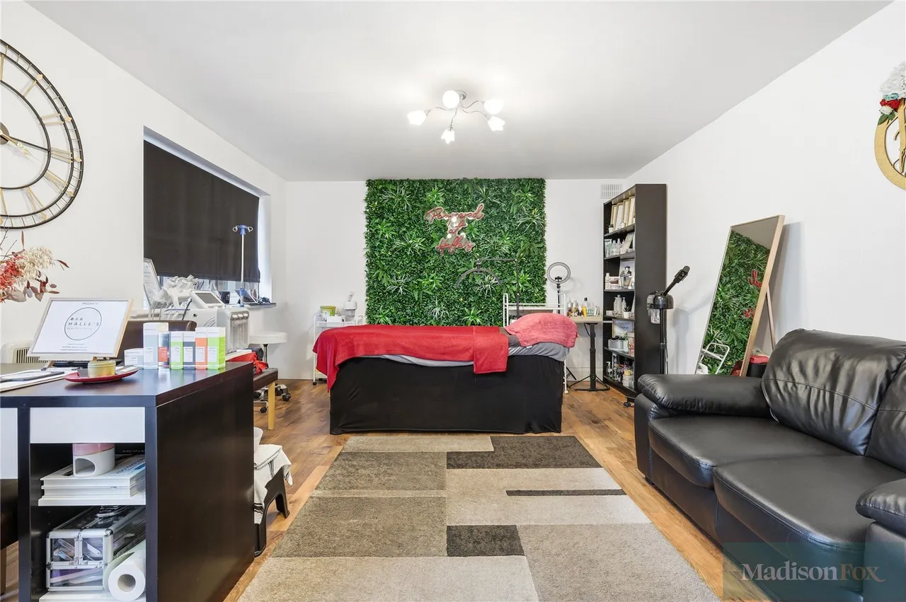 Greenleafe Drive, Ilford, IG6, photo 27