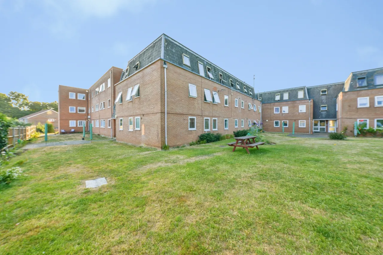 2 bed flat for sale — Grove Court, Arlesey