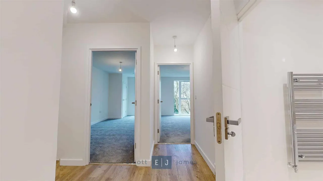 Academy Way, IG10, photo 2