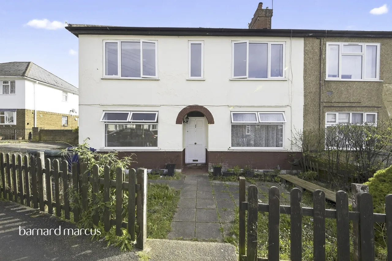 2 bed flat for sale — Marlborough Gardens, London