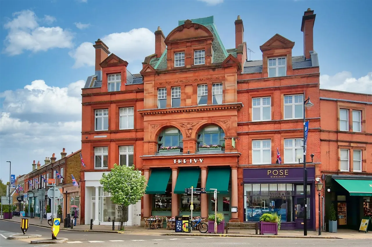 2 bed flat to rent — High Street Wimbledon, London SW19 5EG