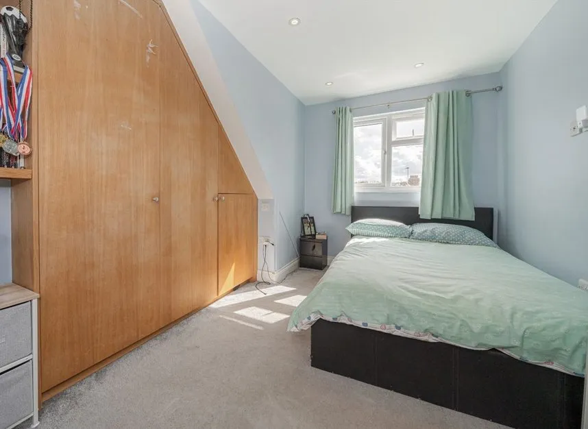 Almond Grove, Brentford, TW8, photo 4