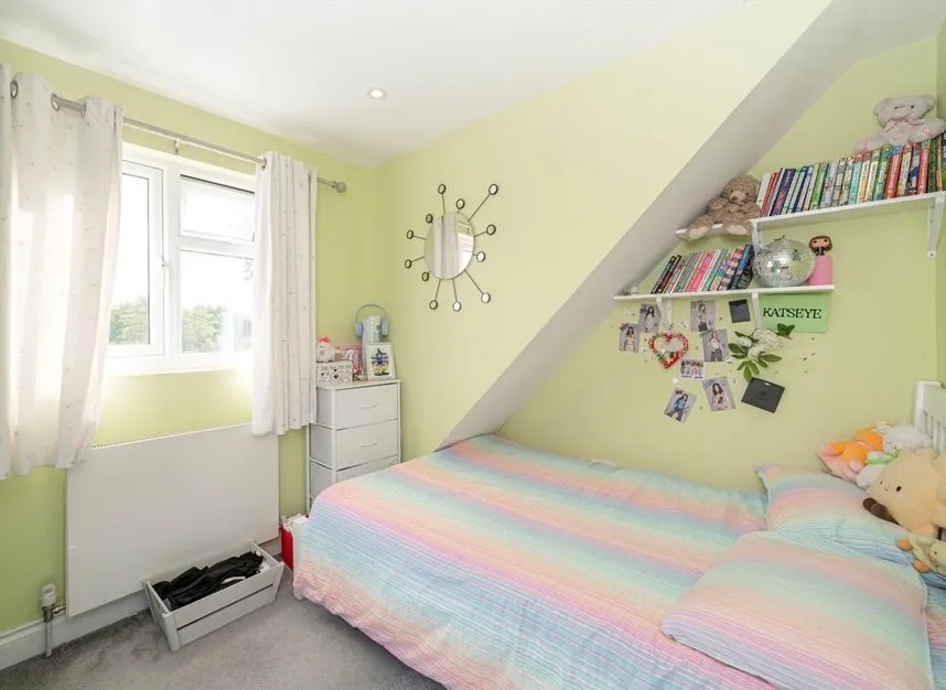 Almond Grove, Brentford, TW8, photo 5