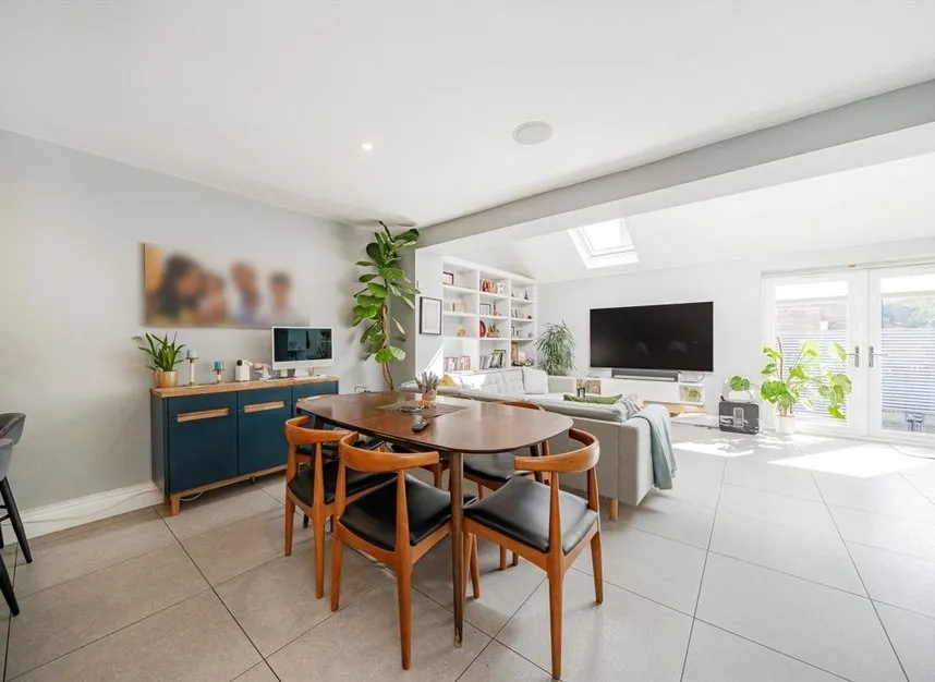 Almond Grove, Brentford, TW8, photo 2