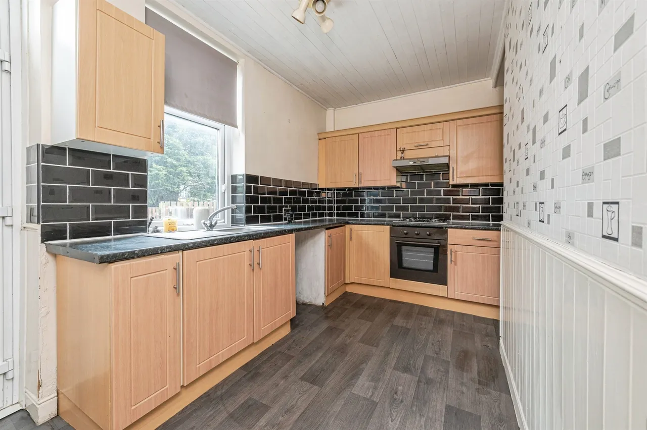 Woodhall Avenue, Bradford, photo 6