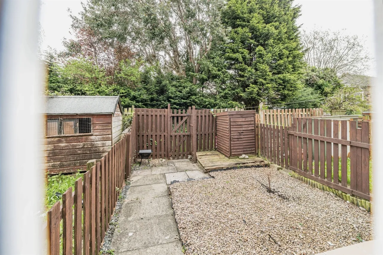 Woodhall Avenue, Bradford, photo 11