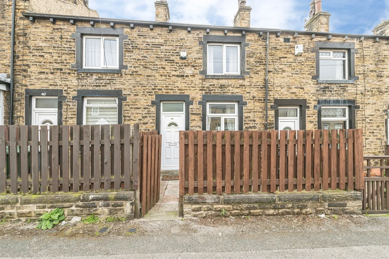 2 bed house for sale — Woodhall Avenue, Bradford