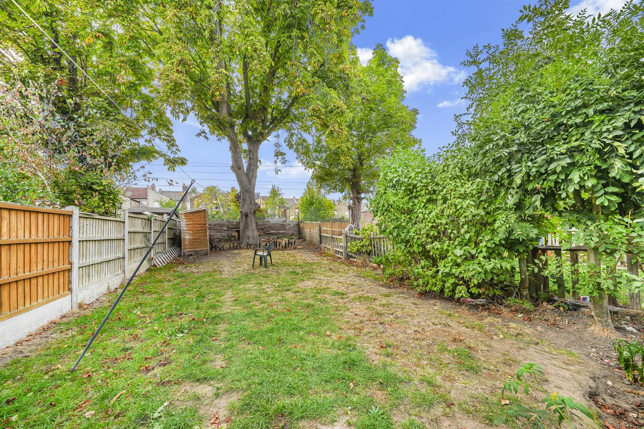 Beech Hall Road, Highams Park, E4, photo 13